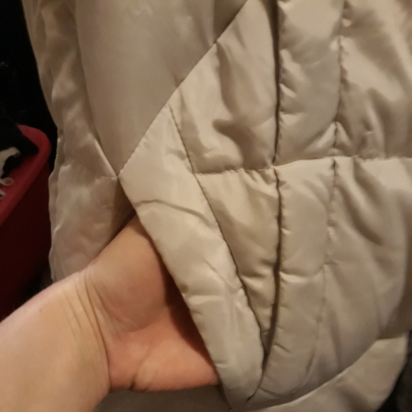 L.E.D.I.N Puffer Coat - Picture 2 of 10